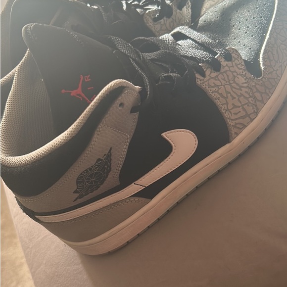 Men 10.5 Nikes - Picture 2 of 4